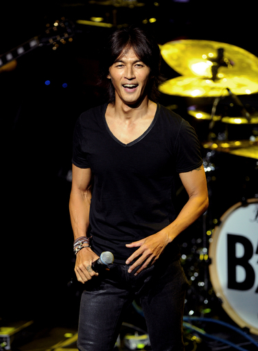 B'zとリンキン・パーク、被災した子供たちのためのチャリティーライブ開催