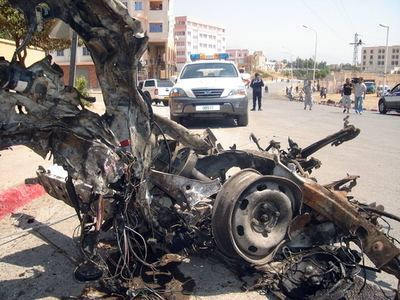 アルジェリアで2件の自動車爆弾攻撃、12人が死亡