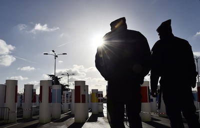 フランス厳戒、国境管理強化 約1000人に入国拒否