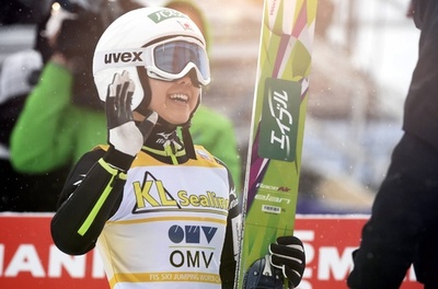 無敵の高梨が通算3度目の総合優勝、ジャンプW杯女子