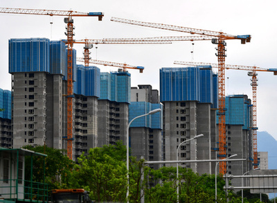 冷え込む中国の不動産取引 2022年の宅地譲渡額は31%減