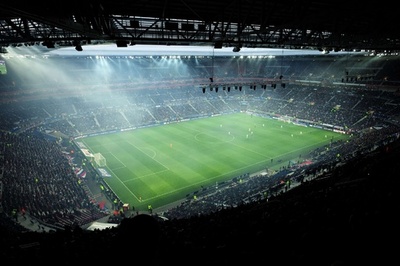 リヨン、新スタジアムこけら落としの一戦に大勝