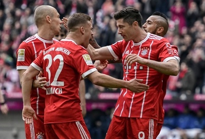 バイエルンがハンブルガーを6得点一蹴、レワンドフスキはハット