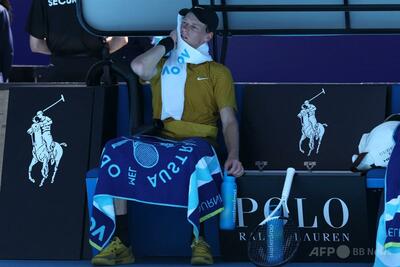 気温40度の酷暑とも戦う選手たち、屋外コートでは試合中断 全豪OP