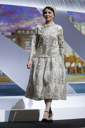 イラン女優、男性の頬にキスし波紋 カンヌ映画祭