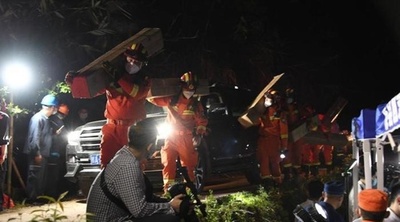 「突然、爆発音がして黒煙が上がった」 中国の旅客機墜落事故で近くの作業員が証言
