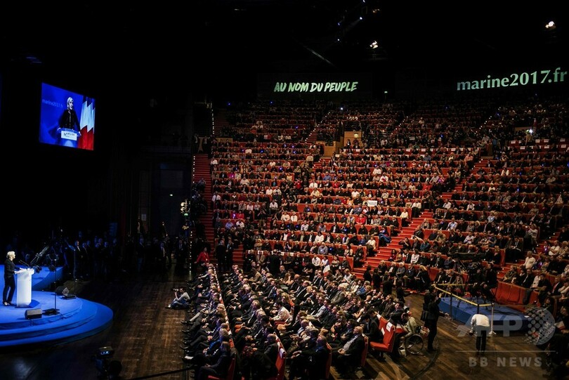 仏極右ルペン氏「フランス第一」旗印に 大統領選へ決起集会