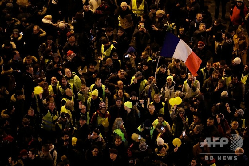 仏、大みそかも「黄ベスト」デモ マクロン大統領はテレビ演説