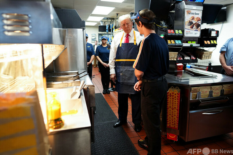 ハリス氏、黒人教会で誕生日 トランプ氏はマックで「庶民派」アピール