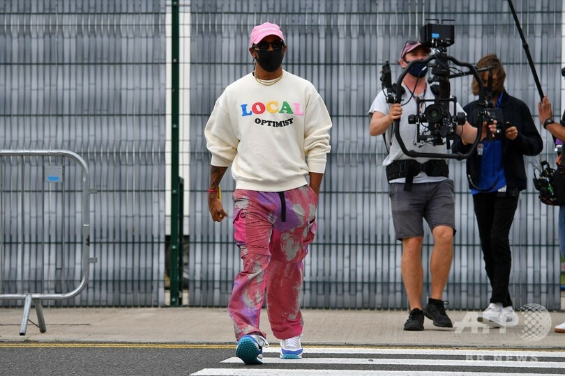 人々が失業しているときに… ハミルトンが契約交渉を一時保留