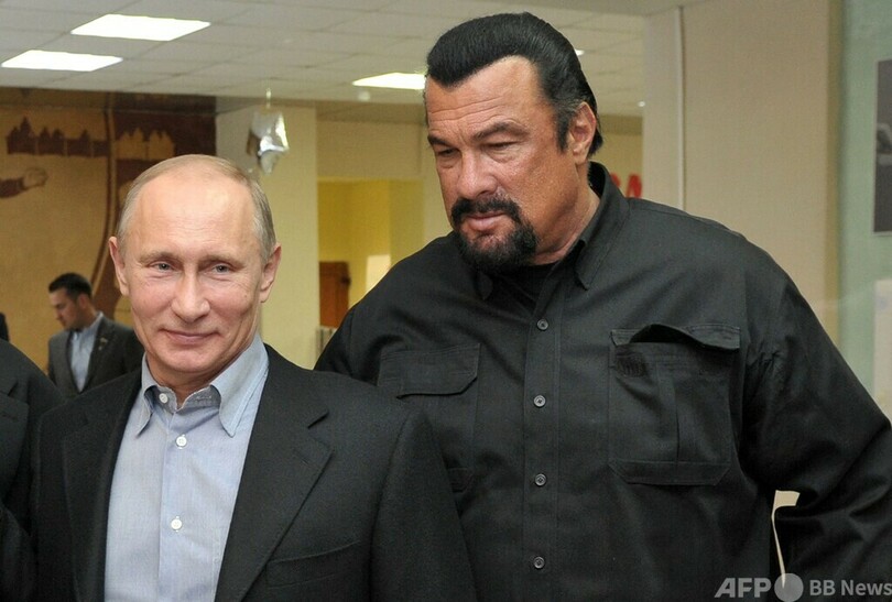 プーチン氏、S・セガールさんに「友好勲章」