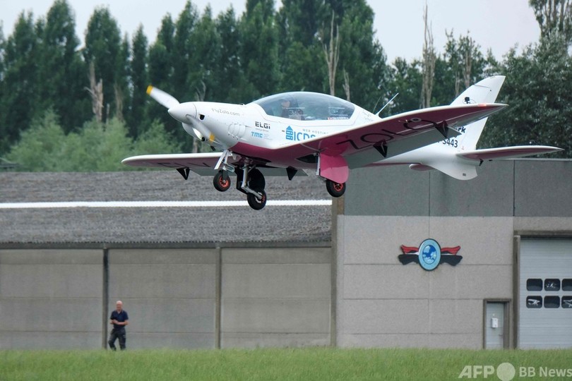 ベルギーの19歳、世界一周飛行を開始 女性最年少の記録目指す