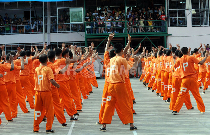 M・ジャクソンさんを追悼、セブ島刑務所で「スリラー」踊る