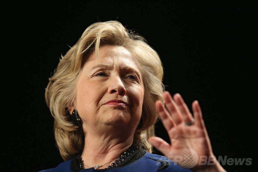 プーチン露大統領は「ヒトラーのよう」、クリントン前国務長官