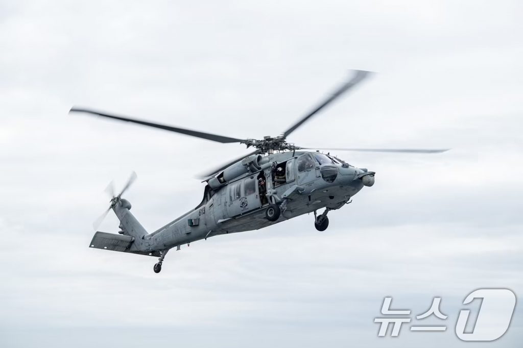 韓国海軍のヘリポート建設めぐり、予定地で住民の対立が深刻化 写真枚