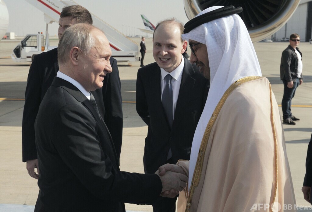 プーチン氏、中東訪問開始 UAEに到着 写真2枚 国際ニュース:AFPBB News