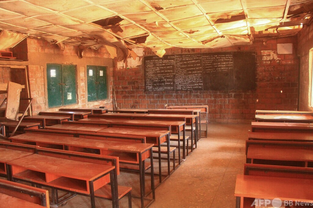 拉致された生徒ら130人超解放 ナイジェリア 写真4枚 国際ニュース:AFPBB News