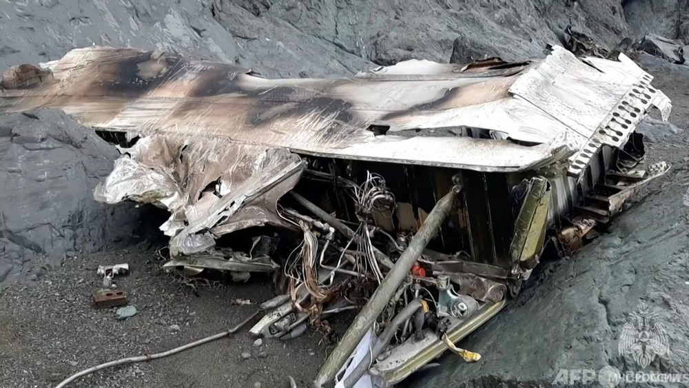 動画：ロシア旅客機墜落、19人の遺体発見 墜落現場の映像