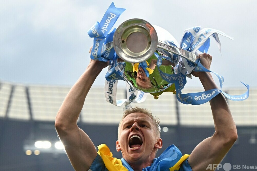 母国ウクライナにささげる優勝 マンCジンチェンコが涙 写真4枚 国際