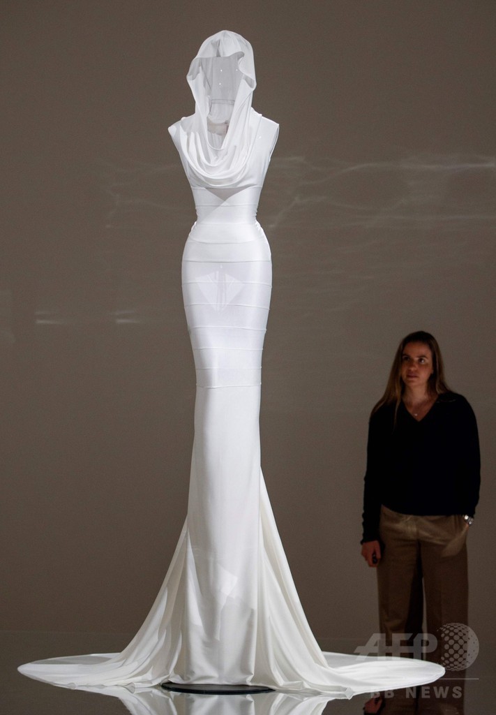 【Azzedine  Alaia】アズディン・アライア写真集　2018年 Azzedine Alaia】アズディン・アライア写真集 2018年 アライア展