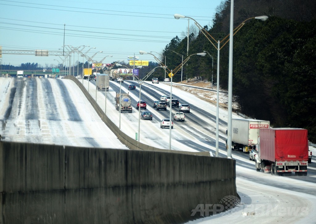 米南部に異例の吹雪、交通まひで数千人立ち往生