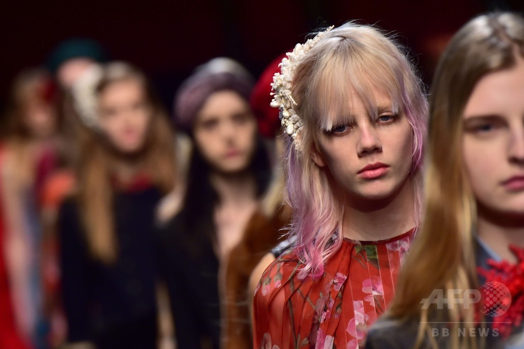 アレッサンドロ・ミケーレが打ち出すロマンティックな女性像、「グッチ」15/16秋冬