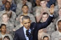 韓国の首都ソウル（Seoul）の竜山（Yongsan）基地を訪問して演説するバラク・オバマ（Barack Obama）米大統領（2014年4月26日撮影）。(c)AFP/Lee Jin-man