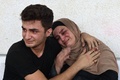 イスラエル軍の攻撃で負傷し、病院に来たパレスチナ人。パレスチナ自治区ガザ地区南部ラファで（2023年10月12日撮影）。(c)SAID KHATIB / AFP