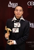 香港（Hong Kong）で開かれた第5回アジア・フィルム・アワード（Asian Film Awards）の授賞式で、作品賞を獲得したタイ映画『ブンミおじさんの森（Uncle Boonmee Who Can Recall His Past Lives）』のアピチャッポン・ウィーラセタクン（Apichatpong Weerasethakul）監督（2011年3月21日撮影）。(c)AFP/ED JONES