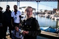 カタマラン（双胴船）の「ラ・バガボンド」号でポルトガル・リスボンの港に到着した、スウェーデンの高校生環境活動家グレタ・トゥンベリさん（2019年12月3日撮影）。(c)CARLOS COSTA / AFP