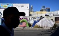 路上生活者が設置したテント。米ロサンゼルスで（2023年11月22日撮影）。(c)Frederic J. BROWN / AFP