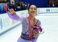15-16フィギュアスケートグランプリ（GP）シリーズ第6戦、NHK杯、女子シングル・フリースケーティング（FS）。歓声に応える浅田真央（2015年11月28日撮影）。(c)AFP/TOSHIFUMI KITAMURA