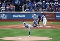 24MLB、ナ・リーグ優勝決定シリーズ（7回戦制）、ニューヨーク・メッツ対ロサンゼルス・ドジャース。1回に3点本塁打を放つニューヨーク・メッツのピート・アロンソ（右、2024年10月18日撮影）。(c)Luke Hales/Getty Images/AF