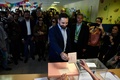 スペインで実施された総選挙で投票する極右政党ボックスのサンティアゴ・アバスカル党首（2019年4月28日撮影）。(c)GABRIEL BOUYS / AFP