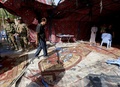 イラク・バグダッドのシャアブ地区で起きた自爆攻撃の現場（2016年10月15日撮影）。(c)AFP/Sabah ARAR