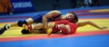 第17回アジア競技大会（17th Asian Games、Asiad）レスリング女子48キロ級決勝。孫亜楠（Sun Yanan、下）と対戦する登坂絵莉（Eri Tosaka、2014年9月27日撮影）。(c)AFP/INDRANIL MUKHERJEE