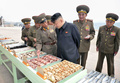 軍部隊の補給基地を視察する金正恩朝鮮労働党委員長。朝鮮中央通信配信（2013年5月27日配信、撮影日不明）。(c)AFP PHOTO / KCNA VIA KNS
