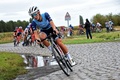 自転車ロードレースのワンデークラシック、パリ～ルーベ女子の部。レースに臨むトレック・セガフレードのエリザベス・ダイグナン（2021年10月2日撮影）。(c)FRANCOIS LO PRESTI/ AFP