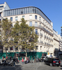 パリ・シャンゼリゼ（Champs-Elysees）通りに建設中の「マークス・アンド・スペンサー（Marks &amp; Spencer）」店舗（2011年10月21日撮影）。(c)AFP/JACQUES DEMARTHON