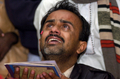 2007年12月30日、パキスタンのGarhi Khuda Bakshにある、殺されたパキスタンのベナジル・ブット（Benazir Bhutto）元首相一族の霊廟に集まった支持者。(c)AFP/Asif HASSAN