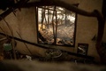 米カリフォルニア州グラナダヒルズで、サドルリッジ森林火災で焼失した住宅の内部（2019年10月11日撮影）。(c)Josh Edelson / AFP