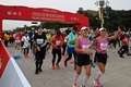 スタートを切る北京マラソンの出場ランナー（2022年11月6日撮影）。(c)WANG Gao/ AFP