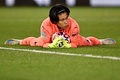 女子サッカー欧州チャンピオンズリーグ、グループD、マンチェスター・シティ対FCバルセロナ。ボールを抑えるマンチェスター・シティのGK山下杏也加（2024年10月9日撮影）。(c)Paul ELLIS / AFP