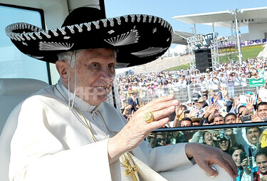 ソンブレロ」姿のローマ法王、メキシコを初訪問 写真7枚 国際ニュース