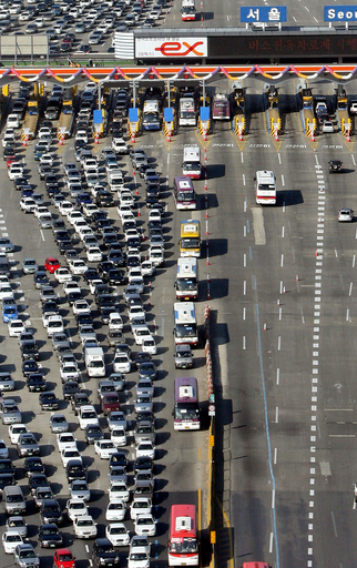 「旧正月」を前に帰省ラッシュの長蛇の列 - 韓国