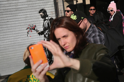 今年の言葉に「セルフィー」、英オックスフォード辞典