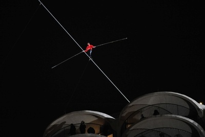 綱渡り名人、シカゴ高層ビルでふたつの世界記録達成