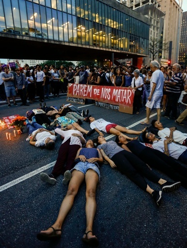 人権派市議、銃撃され死亡 リオ市民が大規模抗議デモ