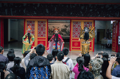 半年で職業30種を経験、20代女性が動画投稿で大人気=中国