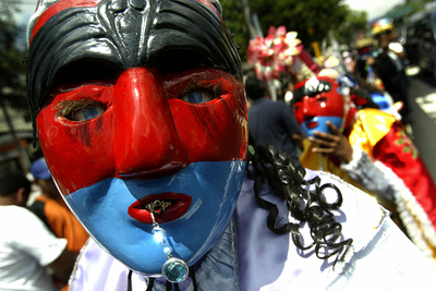 サンサルバドルで聖人を祭るパレード